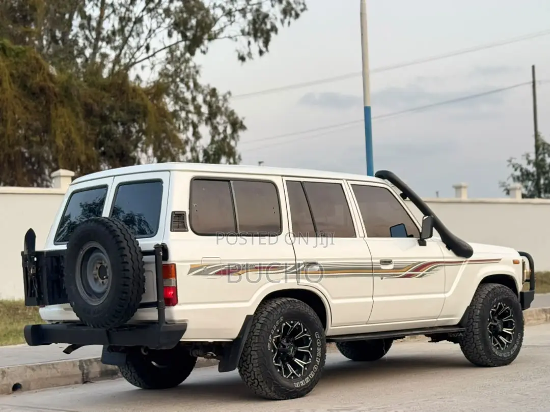 Toyota Land Cruiser 1989 White