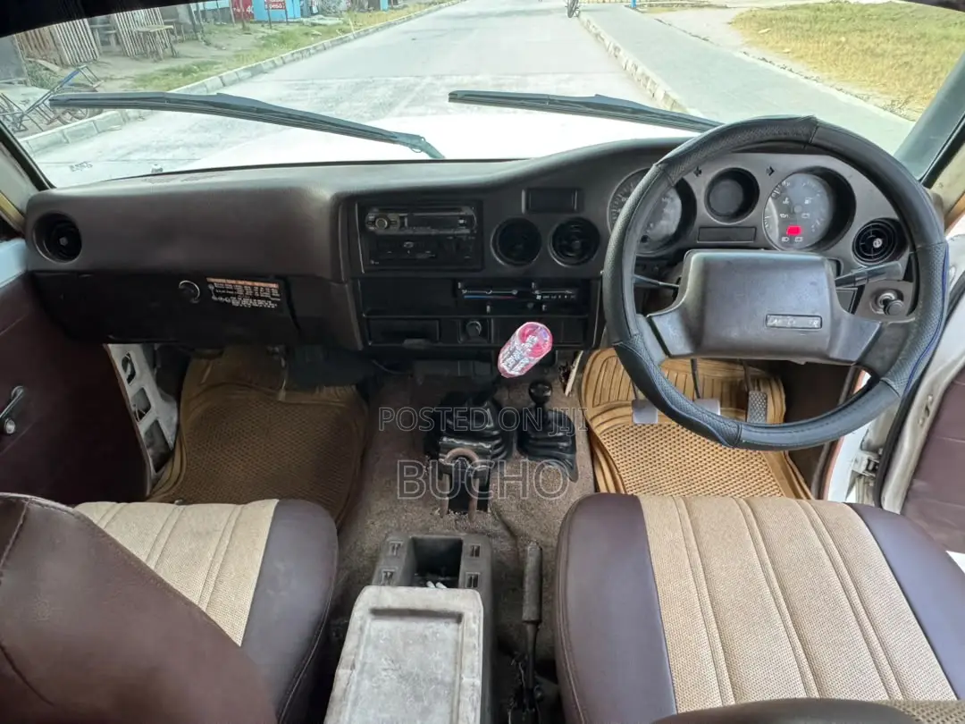 Toyota Land Cruiser 1989 White