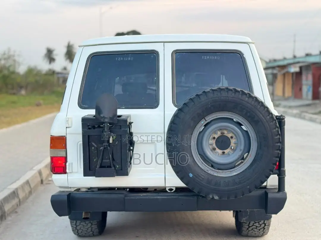 Toyota Land Cruiser 1989 White