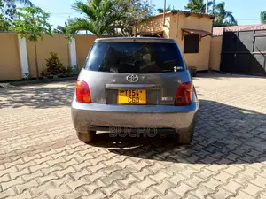 Toyota IST 2005 Gray