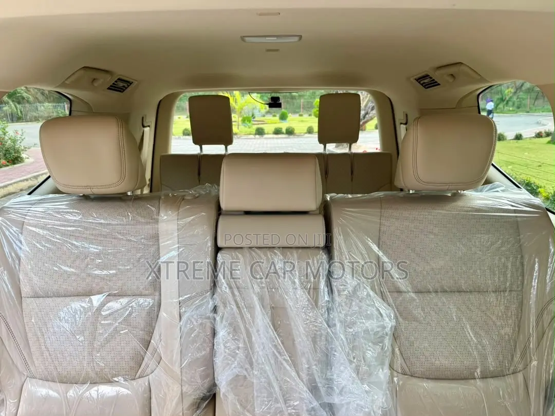 Toyota Land Cruiser 2024 White