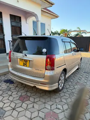 Toyota Raum 2004 Silver
