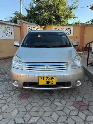 Toyota Raum 2004 Silver