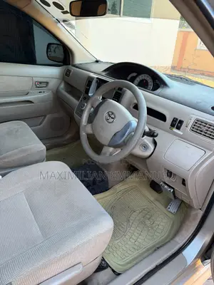 Toyota Raum 2004 Silver