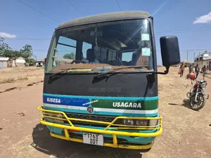 Mitsubishi Fuso Rosa 2021 Beige