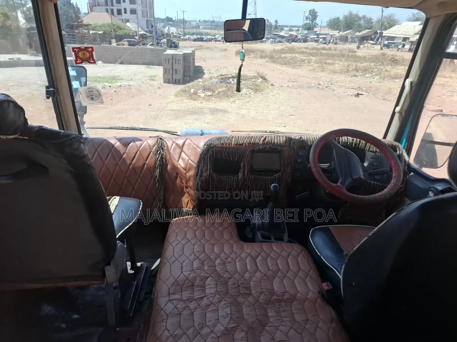 Mitsubishi Fuso Rosa 2021 Beige