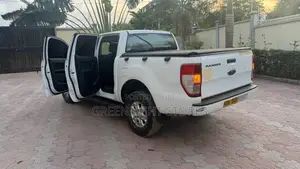 Ford Ranger Lariar 4x4 SuperCad 6ft. 2019 White