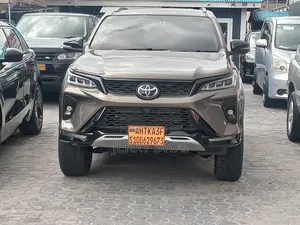 Toyota Fortuner 2021 Brown