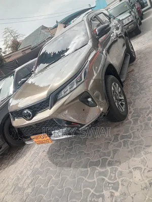 Toyota Fortuner 2021 Brown