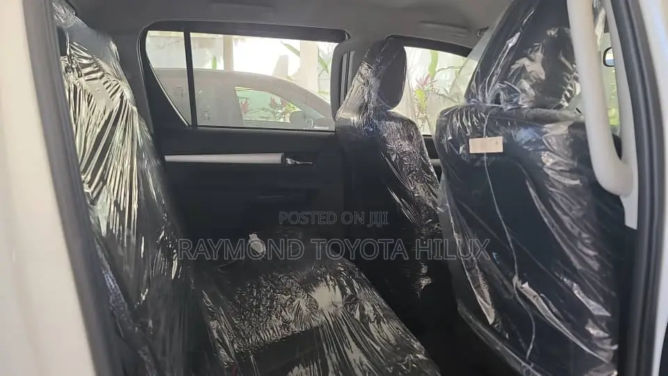 Toyota Hilux 2024 White