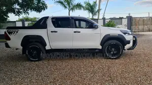 Toyota Hilux 2024 White