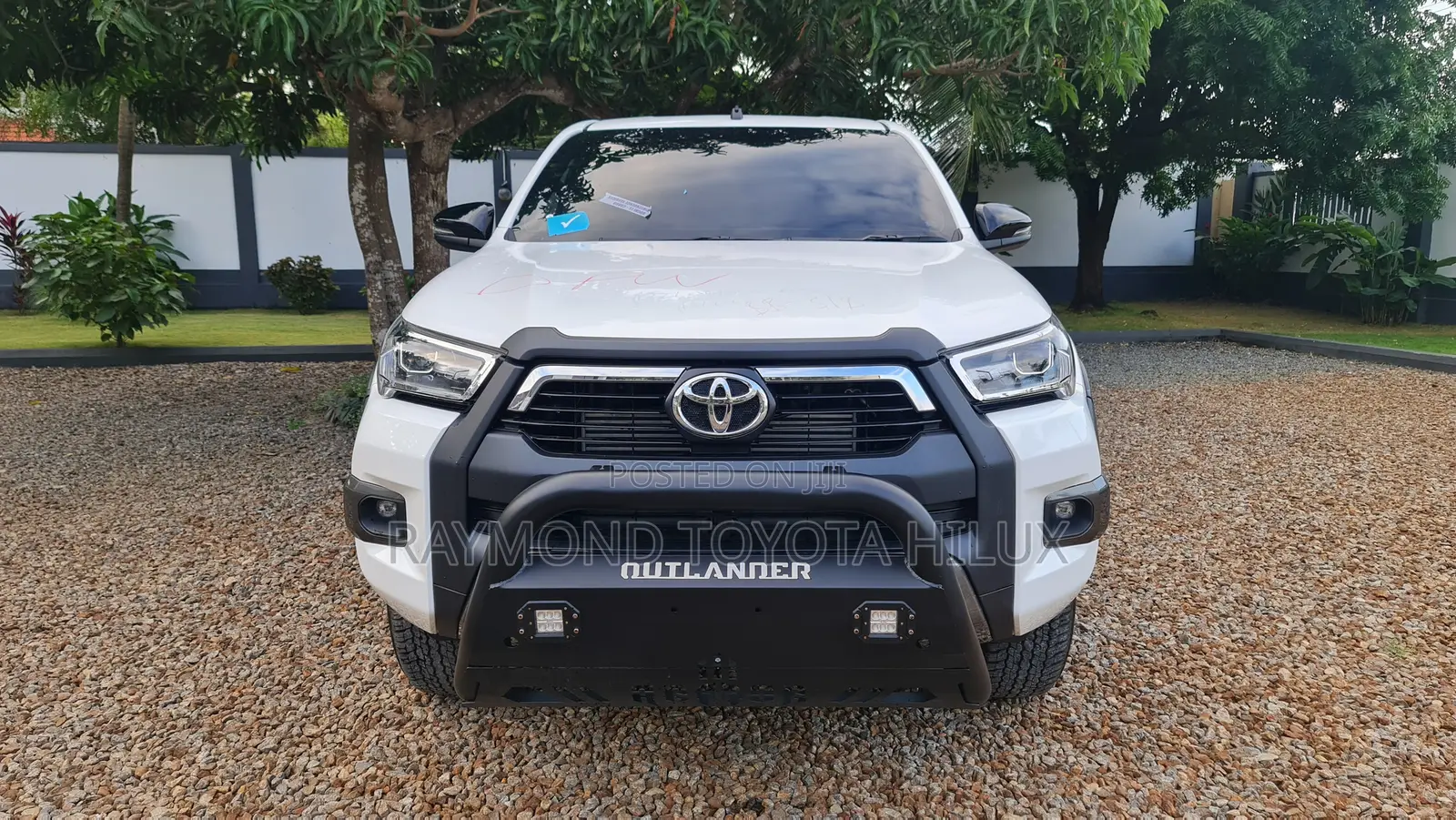 Toyota Hilux 2024 White