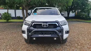 Toyota Hilux 2024 White