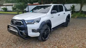 Toyota Hilux 2024 White