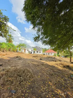 Plot Area SQM 1100 for Sale at Madale Msumi