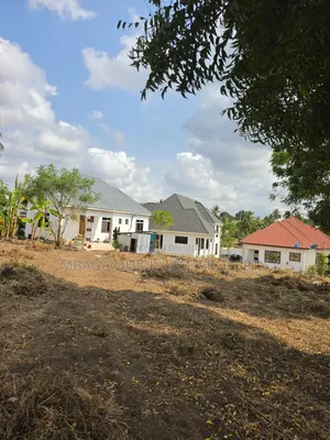 Plot Area SQM 1100 for Sale at Madale Msumi