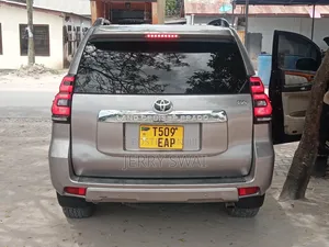 Toyota Land Cruiser Prado 2022 Gold