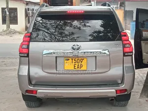 Toyota Land Cruiser Prado 2022 Gold