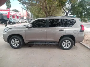 Toyota Land Cruiser Prado 2022 Gold