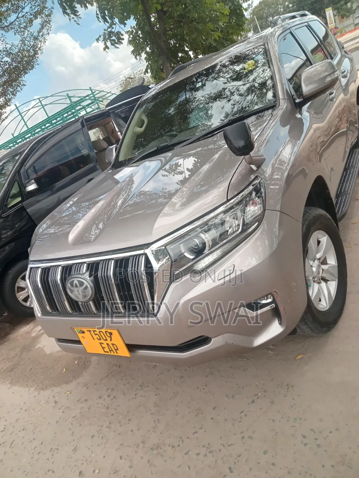 Toyota Land Cruiser Prado 2022 Gold