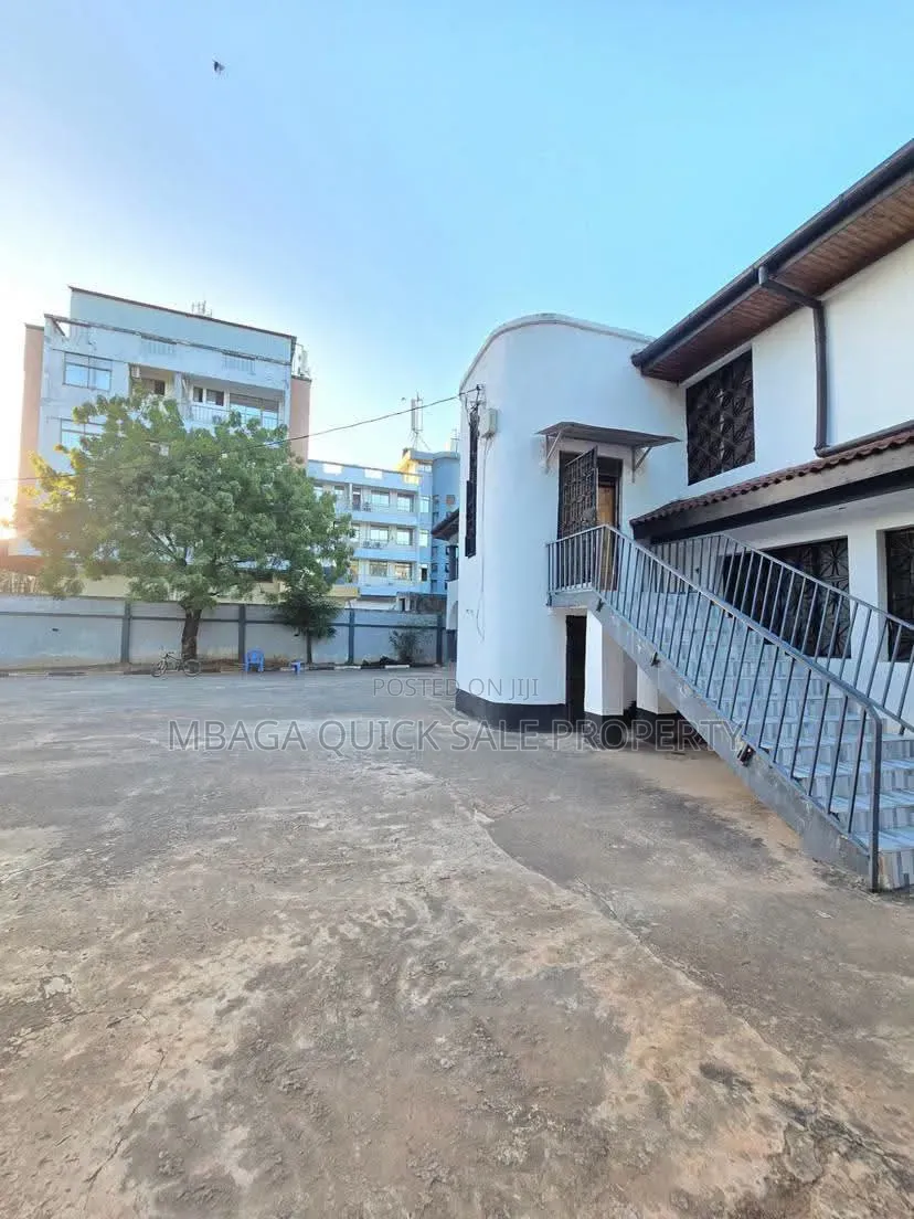 7bdrm House in Mikocheni for rent