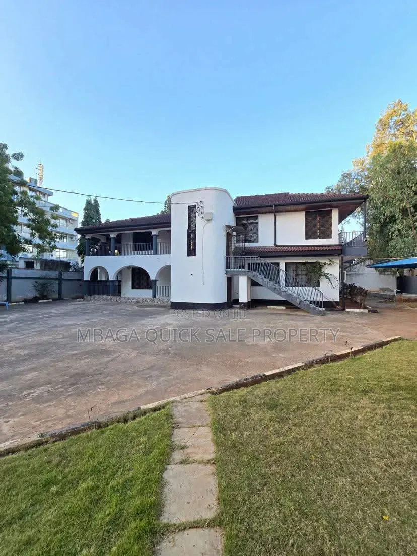 7bdrm House in Mikocheni for rent