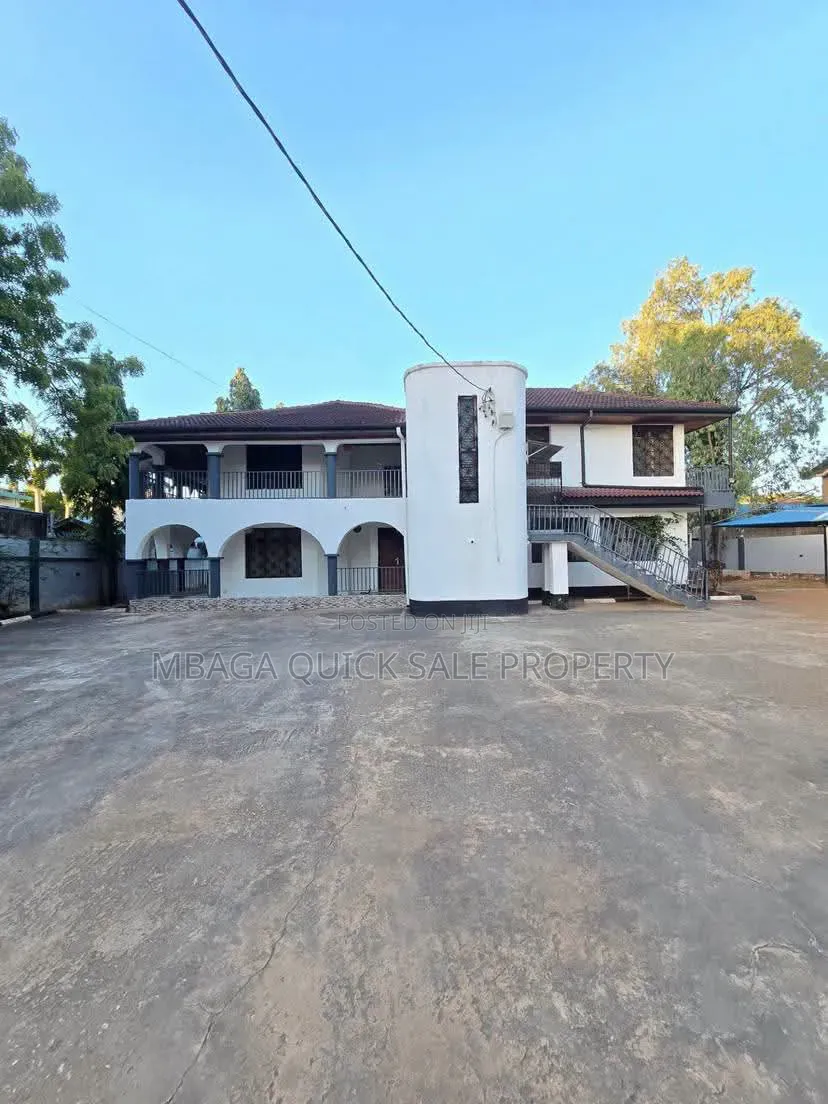7bdrm House in Mikocheni for rent