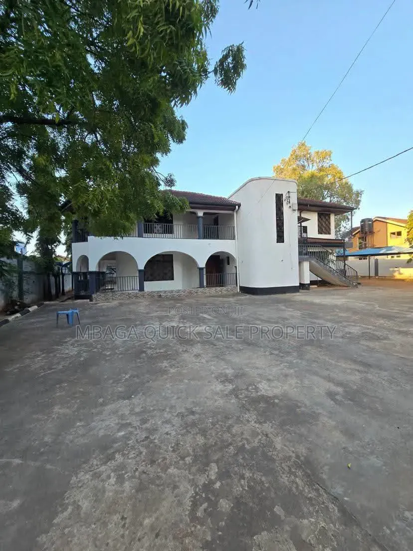 7bdrm House in Mikocheni for rent
