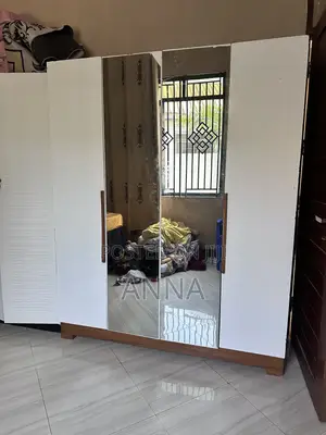 Nauza Kabati La Nguo