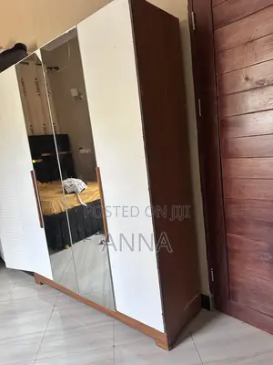 Nauza Kabati La Nguo