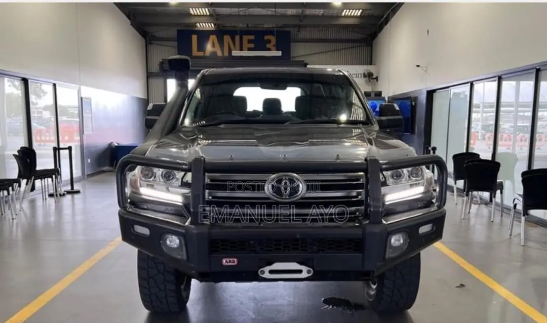 Toyota Land Cruiser 4.5 V8 VXR 2019 Gray
