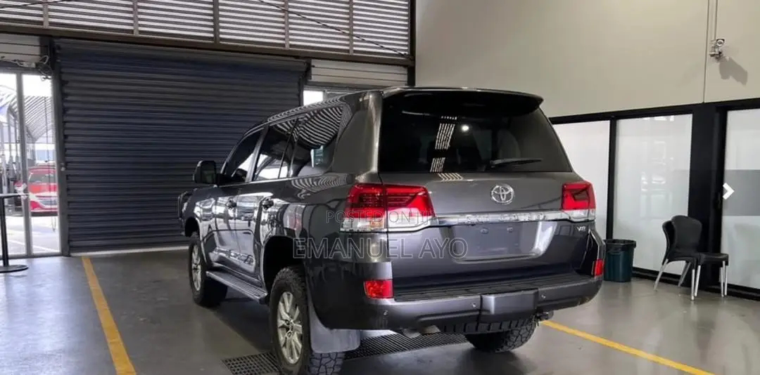 Toyota Land Cruiser 4.5 V8 VXR 2019 Gray