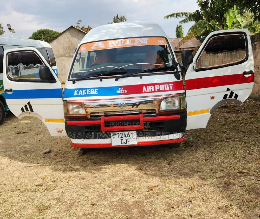 Toyota HiAce 2008 Beige