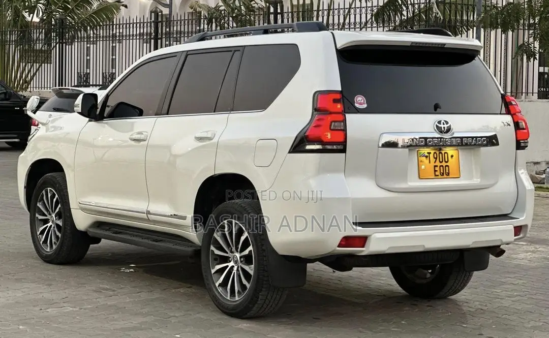 Toyota Land Cruiser Prado 2.8 2019 White