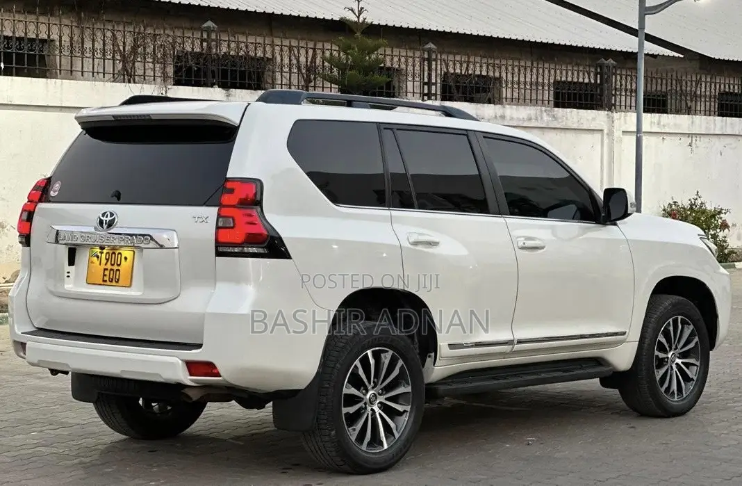 Toyota Land Cruiser Prado 2.8 2019 White