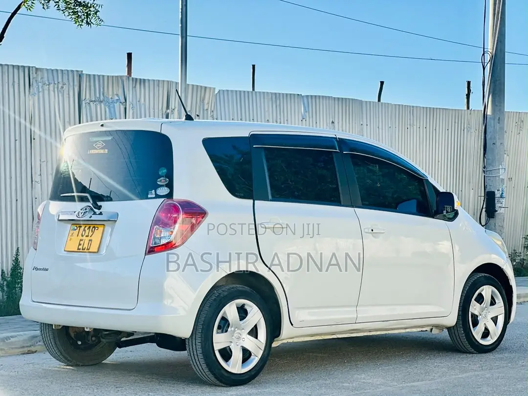 Toyota Ractis 1.3 FWD 2007 White