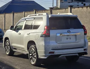 Toyota Land Cruiser Prado 2022 White