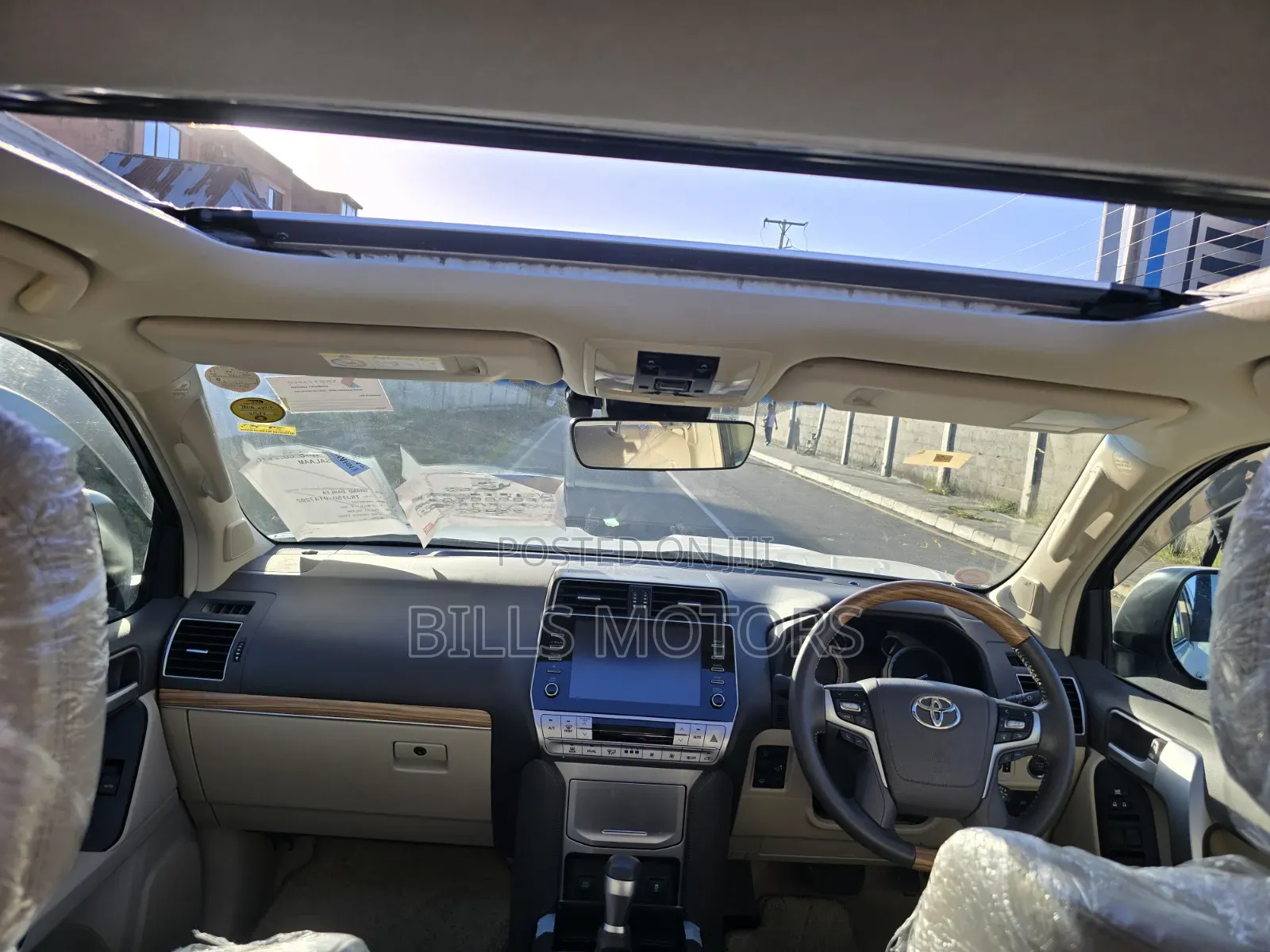Toyota Land Cruiser Prado 2022 White