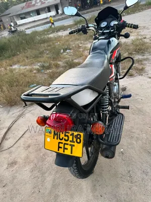 New TVS HLX 125 2026 Black