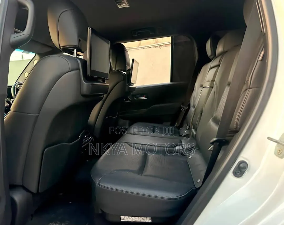 Toyota Land Cruiser 2025 Pearl