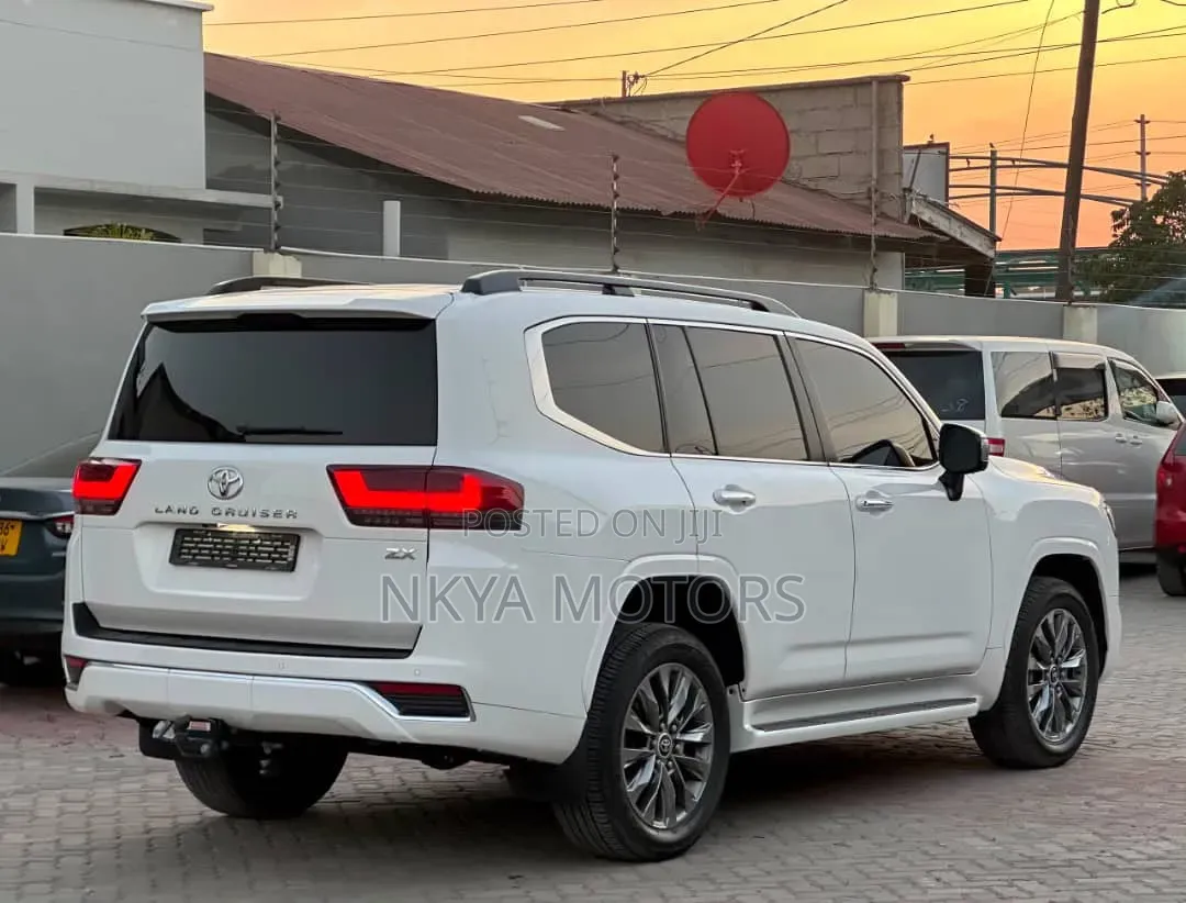 Toyota Land Cruiser 2025 Pearl