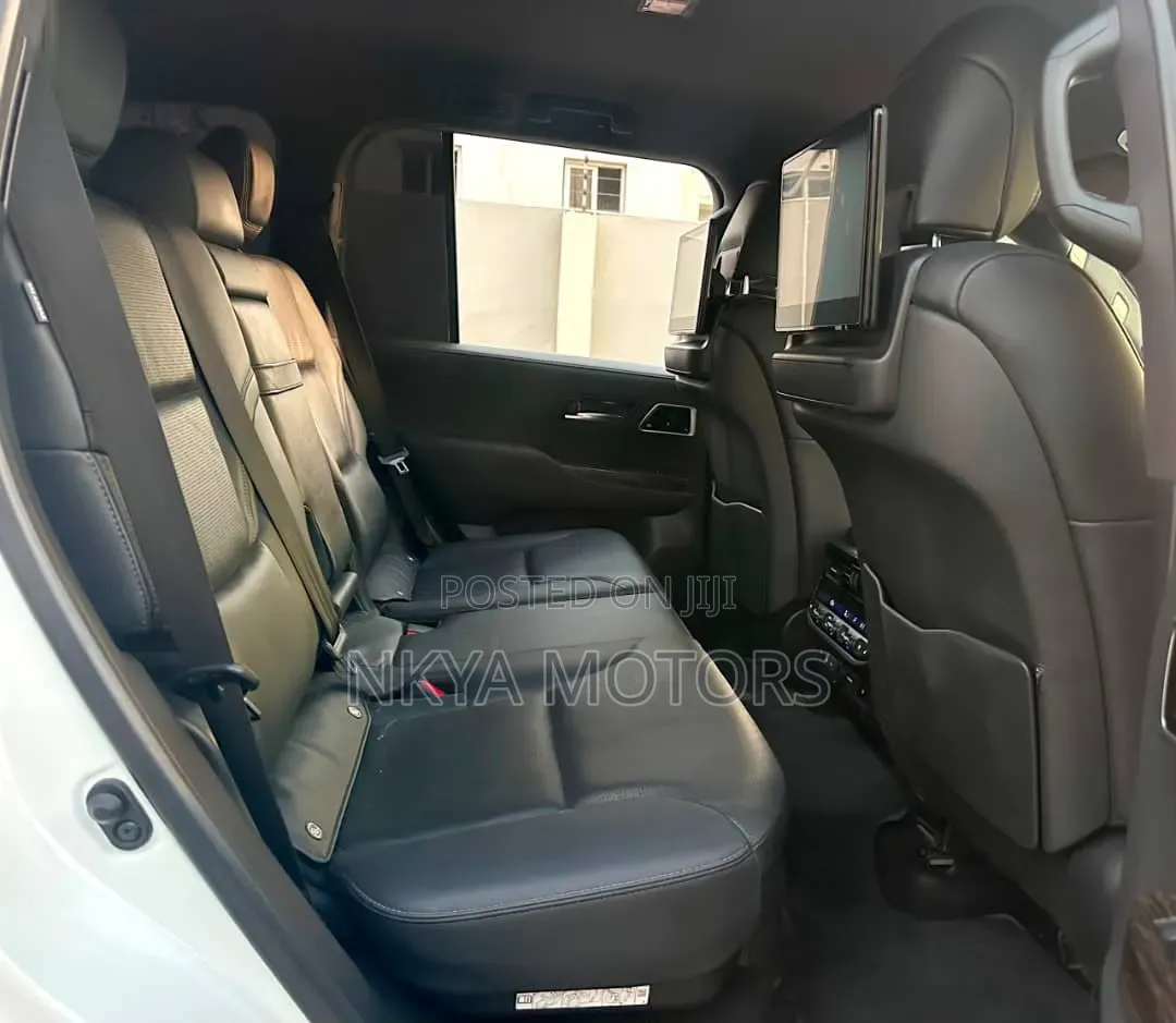 Toyota Land Cruiser 2025 Pearl