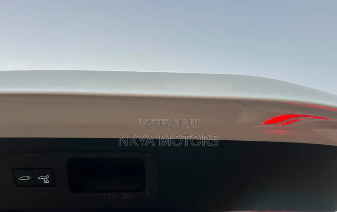 Toyota Land Cruiser 2025 Pearl