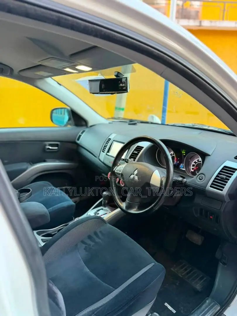 Mitsubishi Outlander 2010 White
