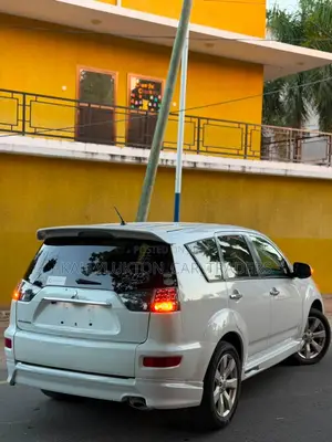 Mitsubishi Outlander 2010 White