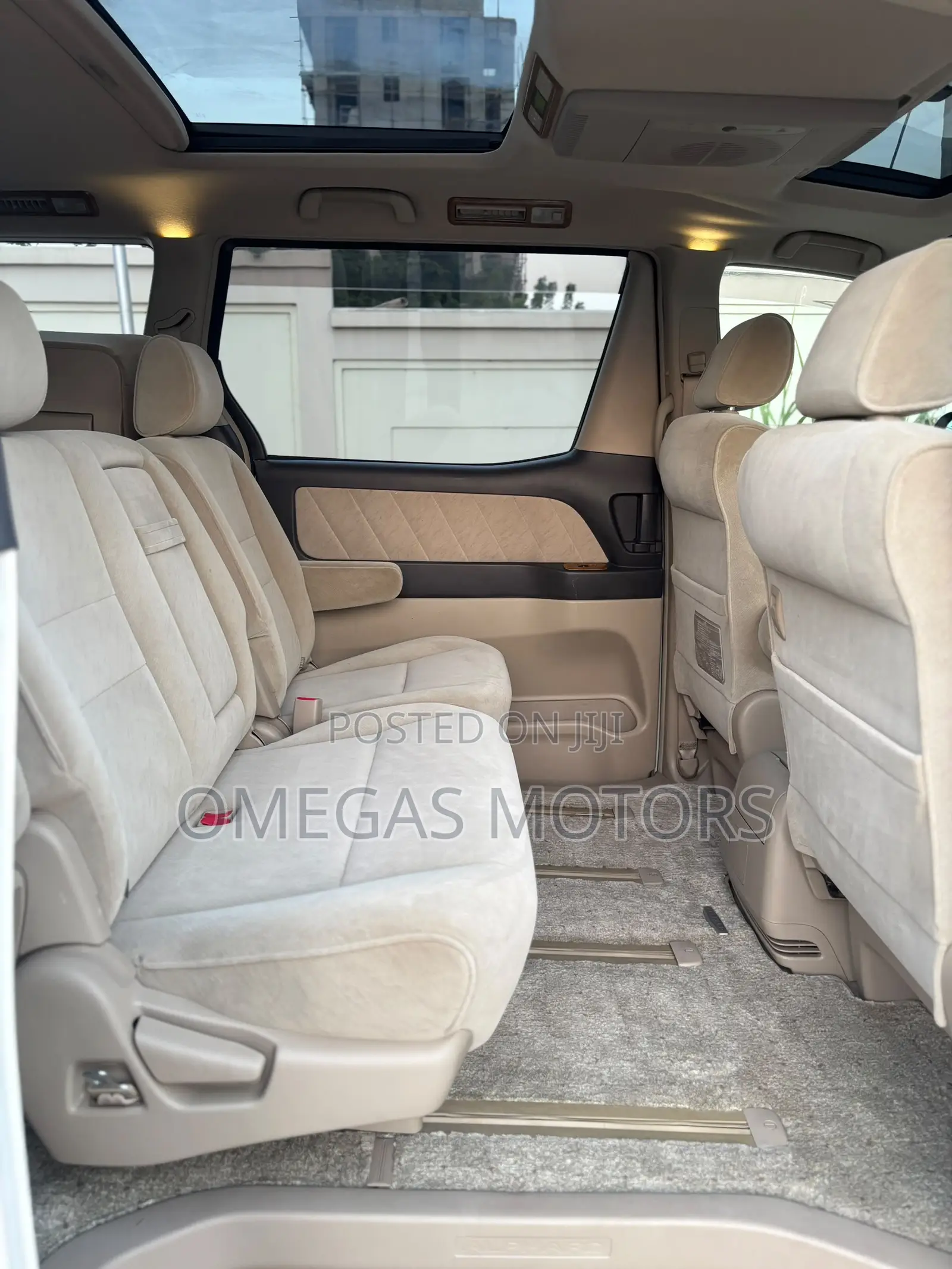 Toyota Alphard 2.4 Petrol FWD 2006 White