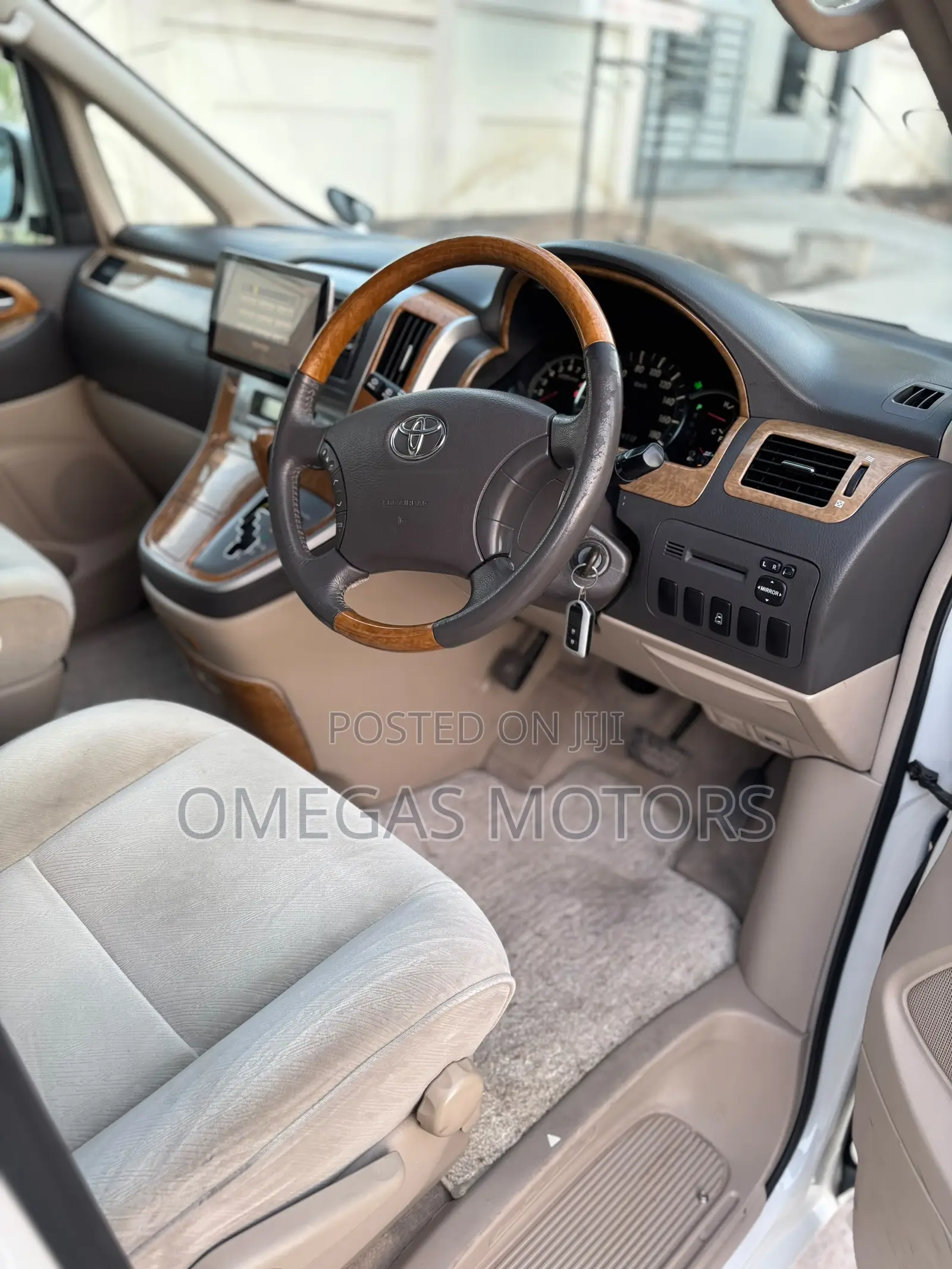 Toyota Alphard 2.4 Petrol FWD 2006 White