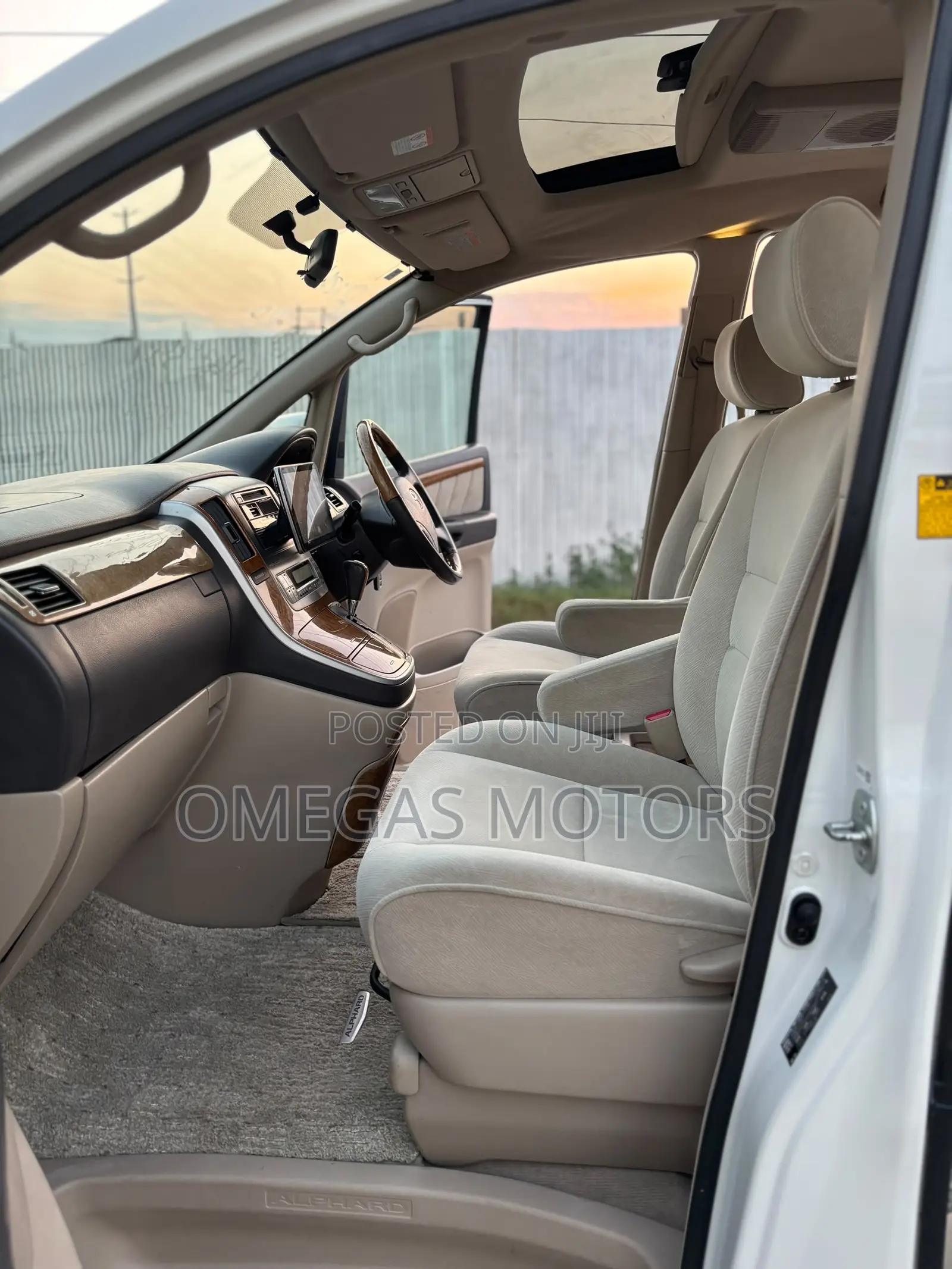 Toyota Alphard 2.4 Petrol FWD 2006 White