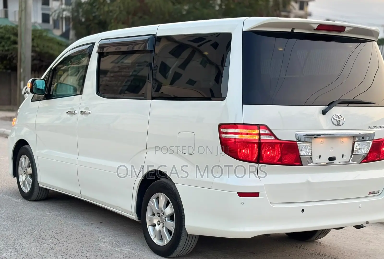 Toyota Alphard 2.4 Petrol FWD 2006 White