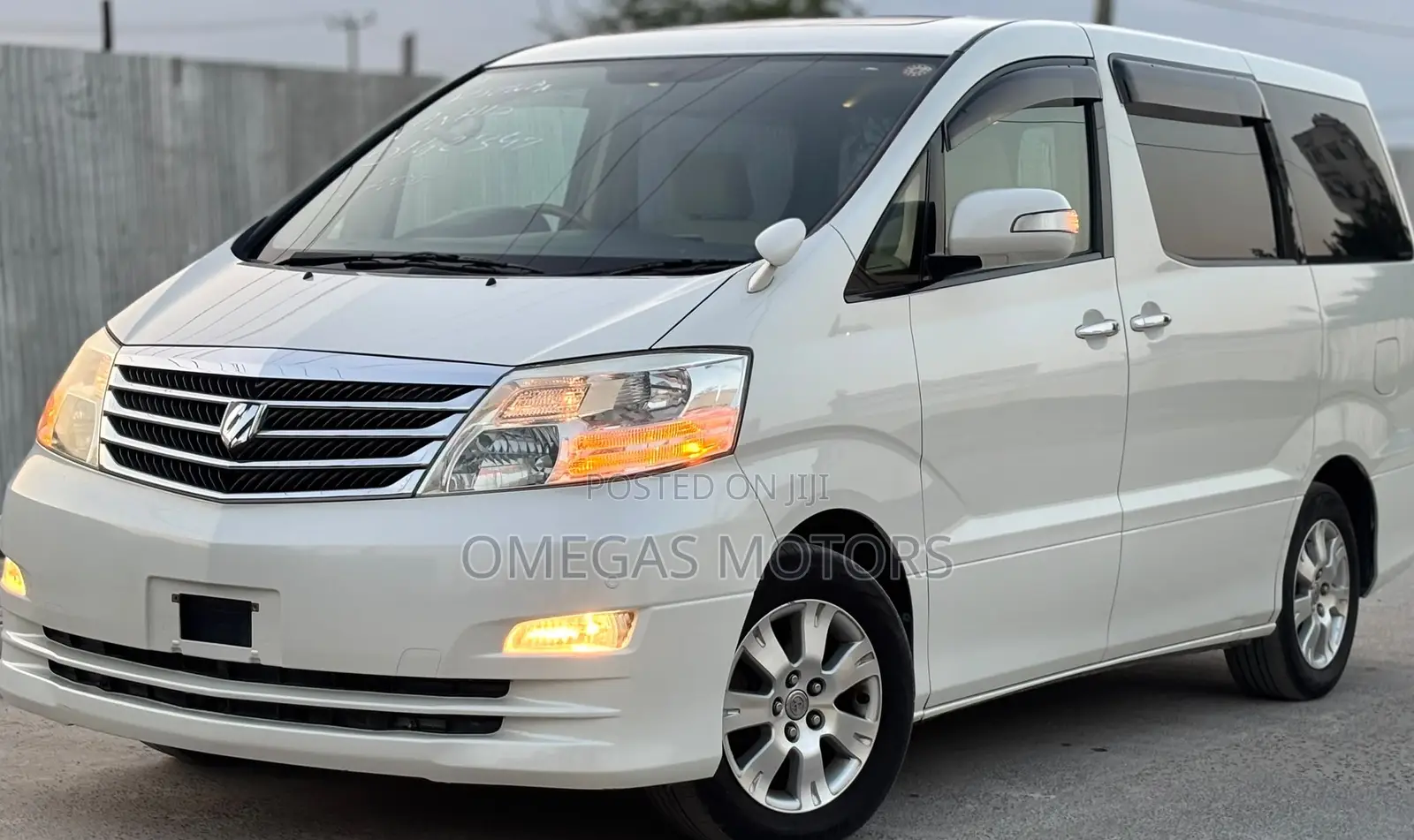 Toyota Alphard 2.4 Petrol FWD 2006 White